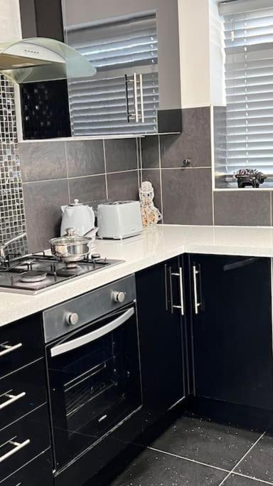 Holiday home Cheerful 3 Bedroom Townhouse With Free Parking.
