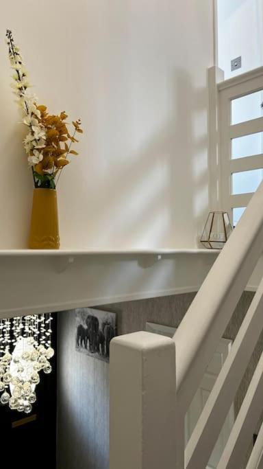 Holiday home Cheerful 3 Bedroom Townhouse With Free Parking. *