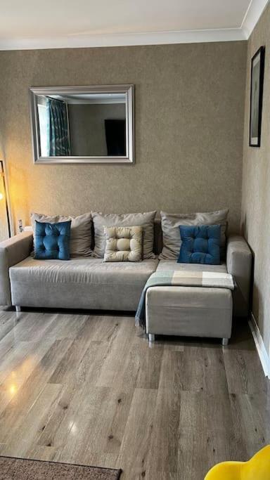 Cheerful 3 Bedroom Townhouse With Free Parking. Holiday home *